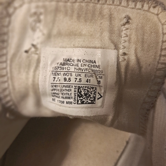 Converse Chuck Taylor's. White with Gold Tone Hardware. w 9 1\2 m 7 1\2 - Picture 15 of 15